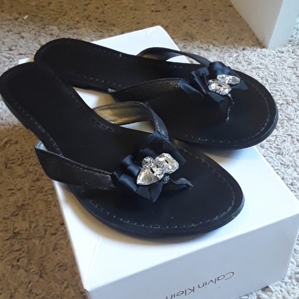 ⚡Guess black flat flip flops- ribbon& bling